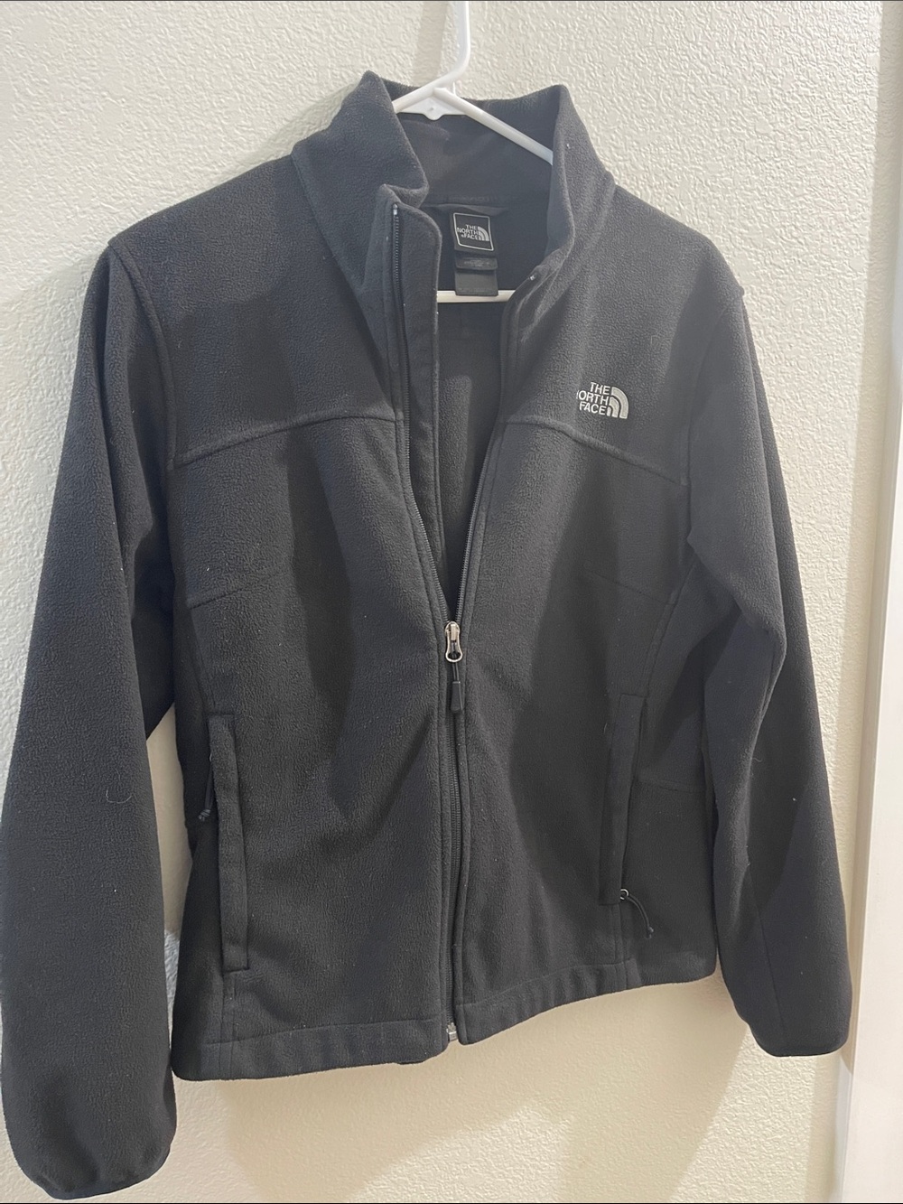 The North Face Women’s M Black Full-Zip Fleece Jacket